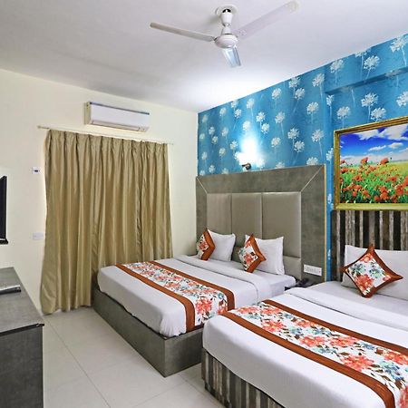 Hotel Smart Signature By Smart Group Нью-Дели Экстерьер фото