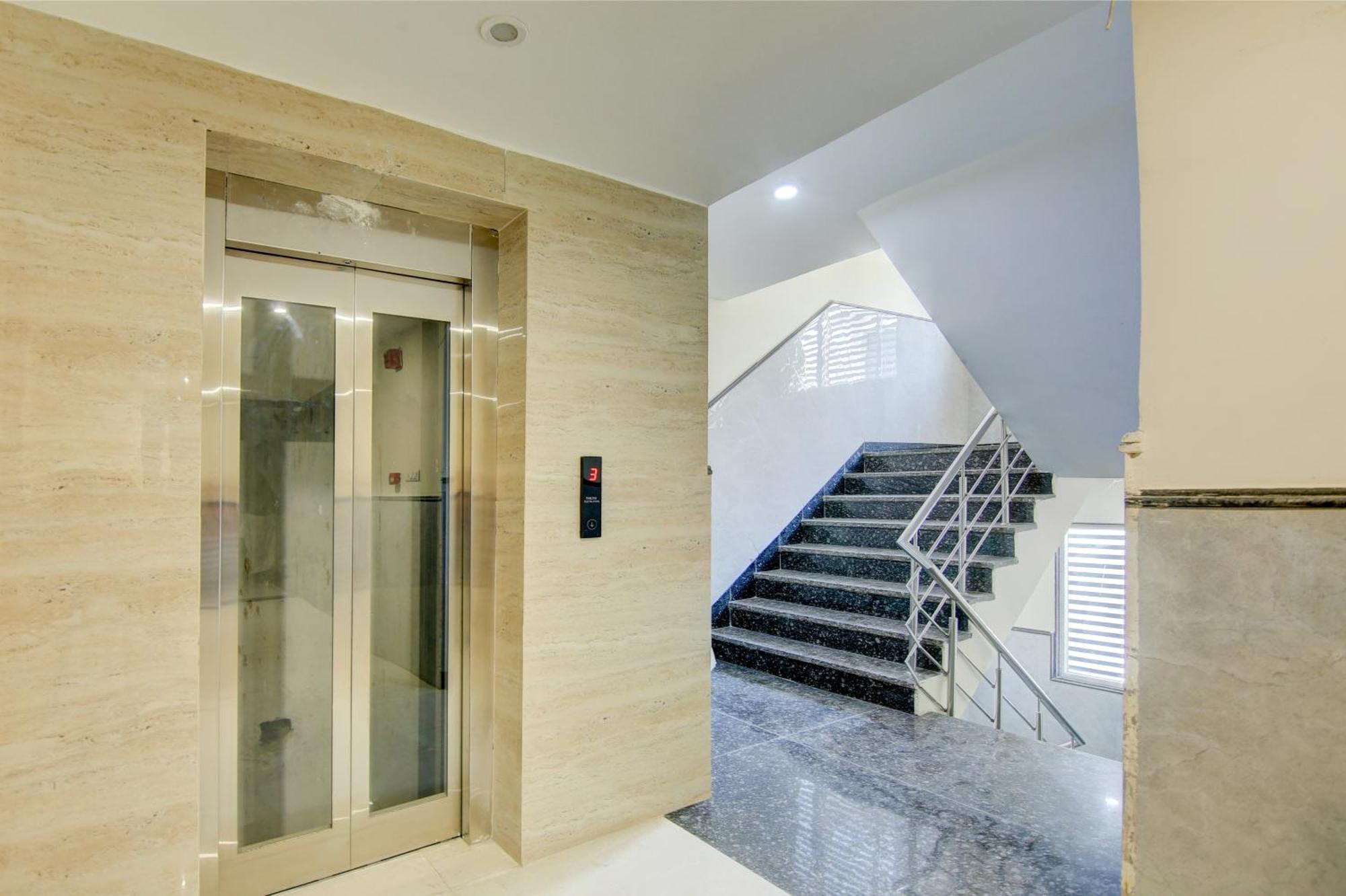 Hotel Smart Signature By Smart Group Нью-Дели Экстерьер фото