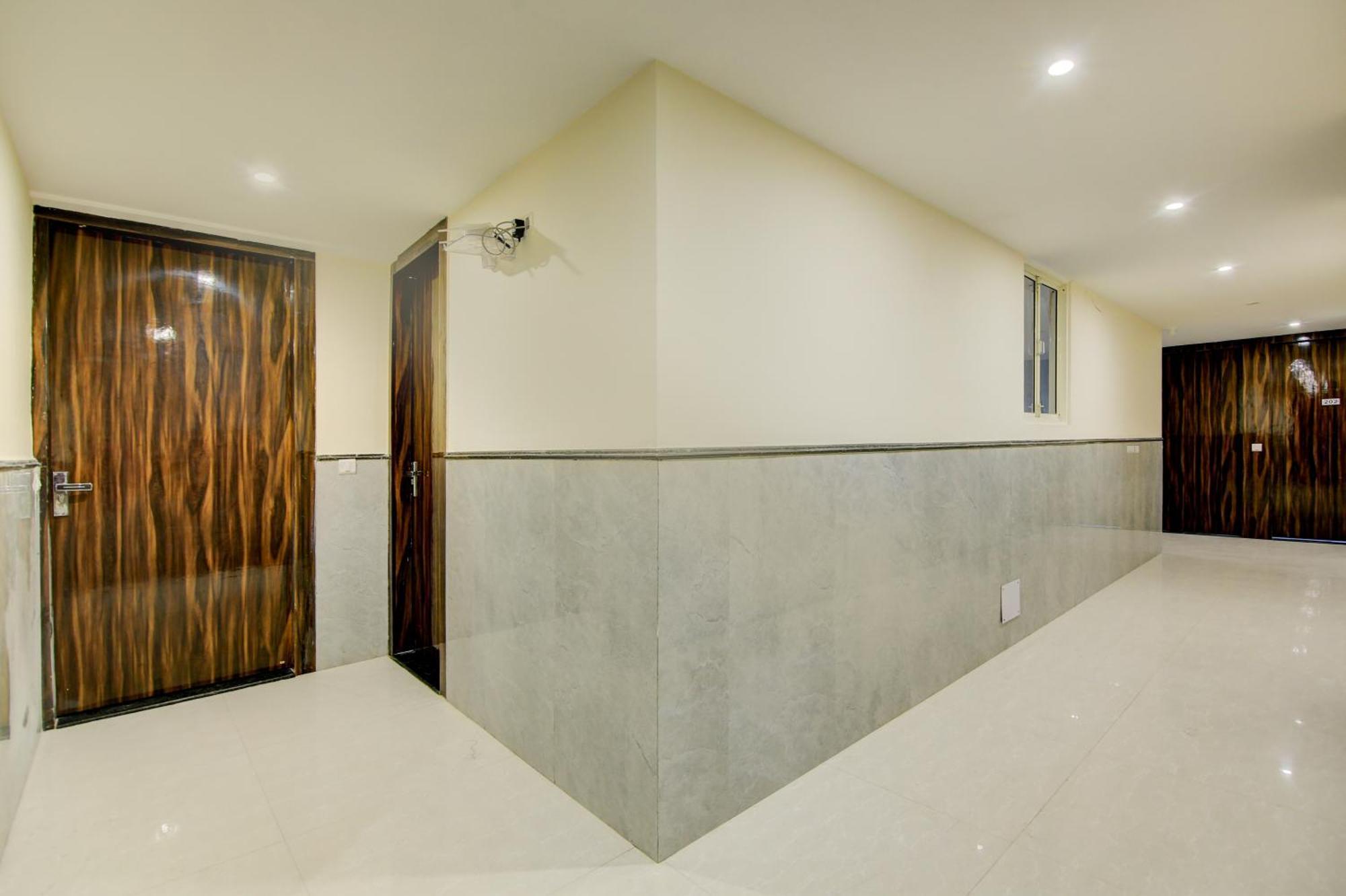 Hotel Smart Signature By Smart Group Нью-Дели Экстерьер фото