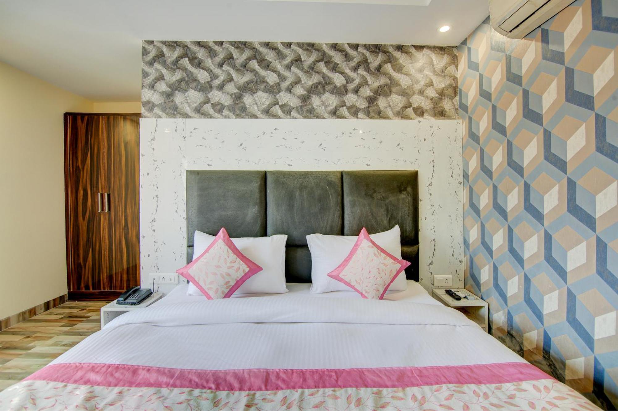 Hotel Smart Signature By Smart Group Нью-Дели Экстерьер фото
