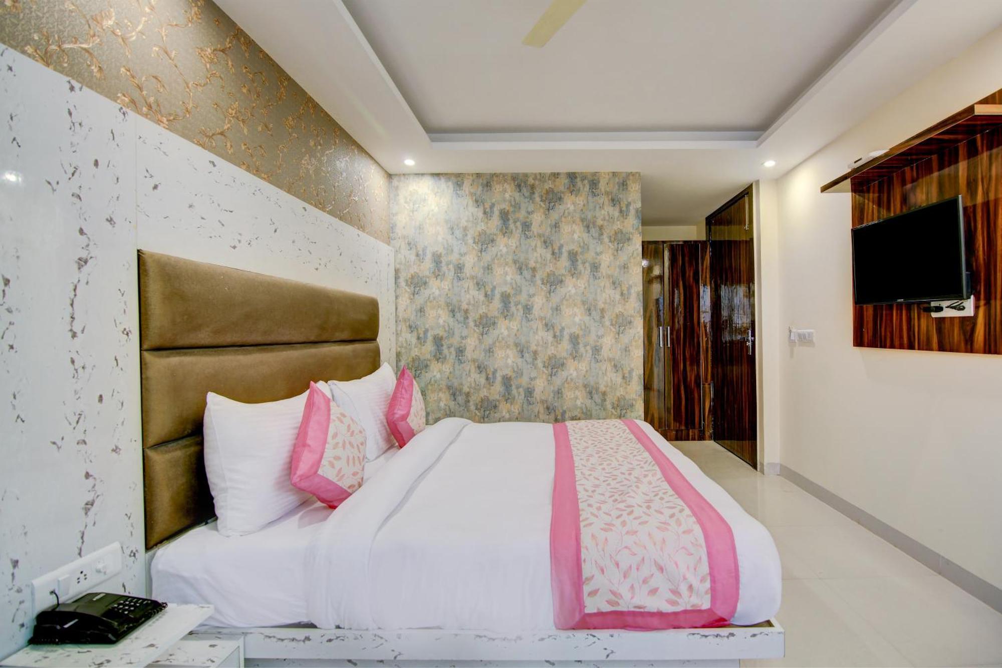 Hotel Smart Signature By Smart Group Нью-Дели Экстерьер фото