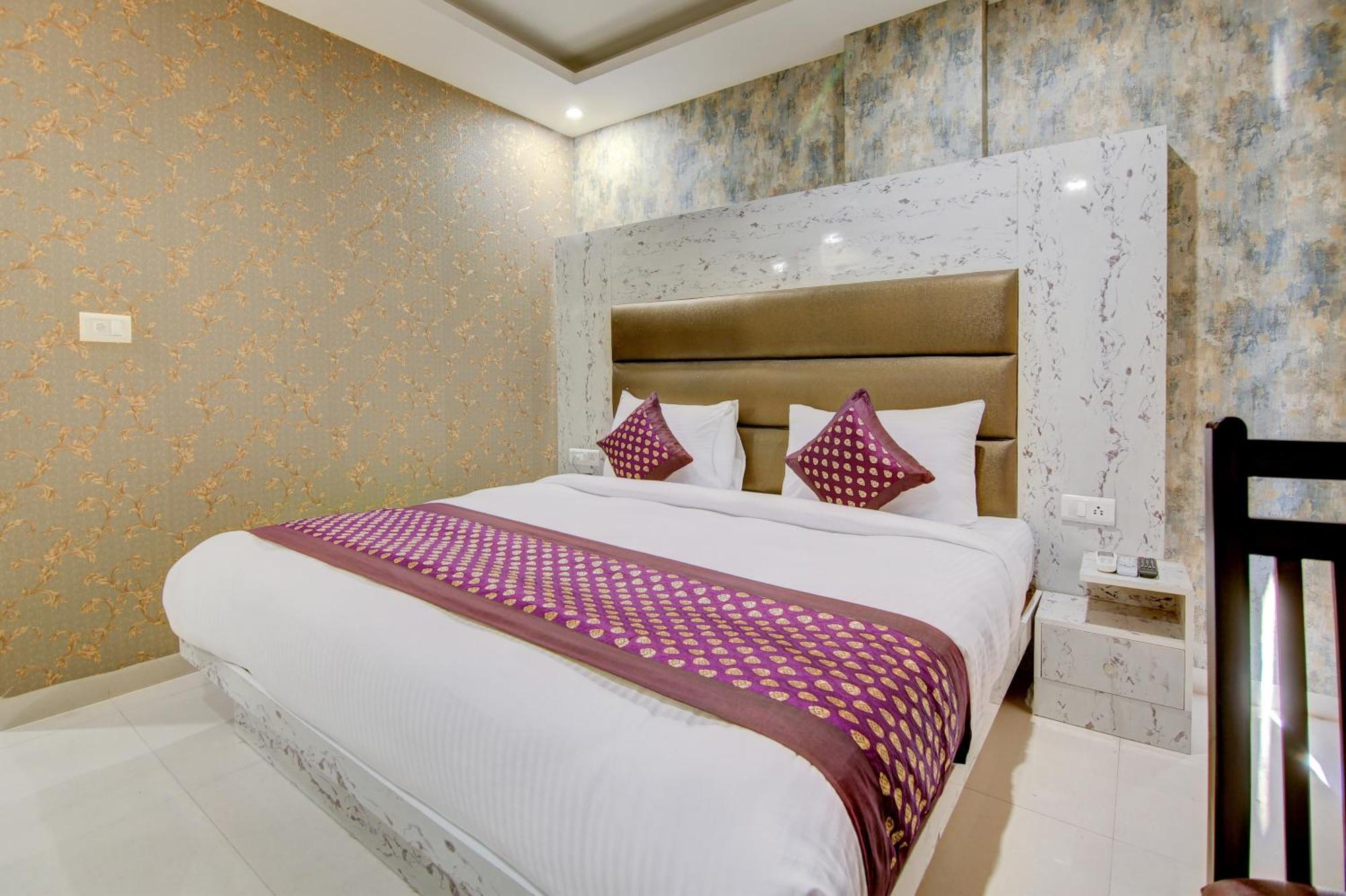 Hotel Smart Signature By Smart Group Нью-Дели Экстерьер фото