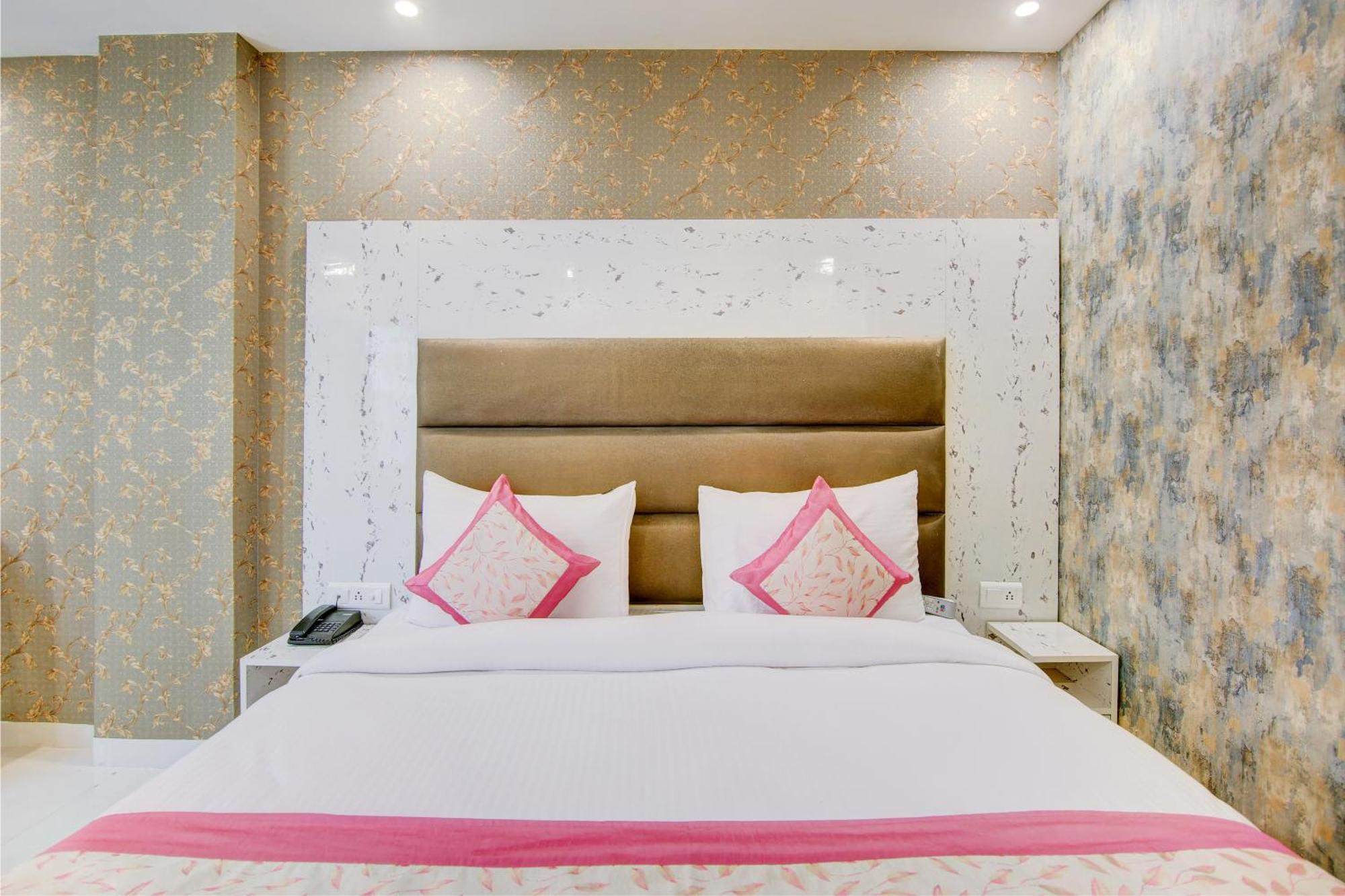 Hotel Smart Signature By Smart Group Нью-Дели Экстерьер фото