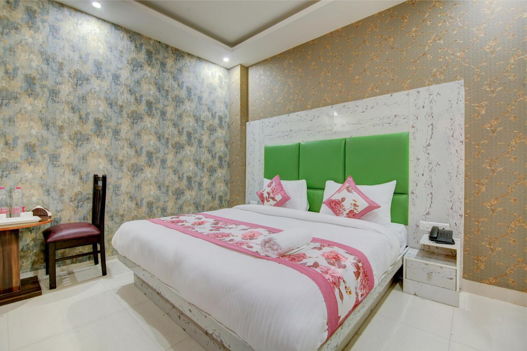 Hotel Smart Signature By Smart Group Нью-Дели Экстерьер фото