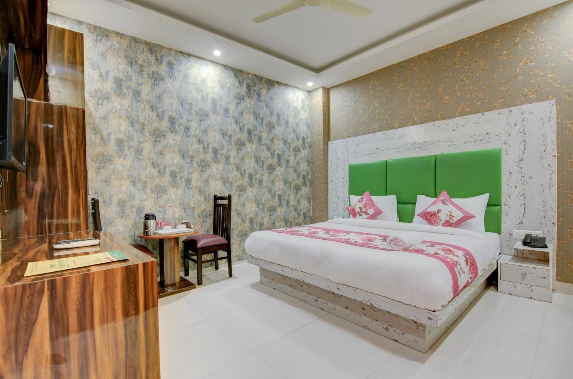 Hotel Smart Signature By Smart Group Нью-Дели Экстерьер фото